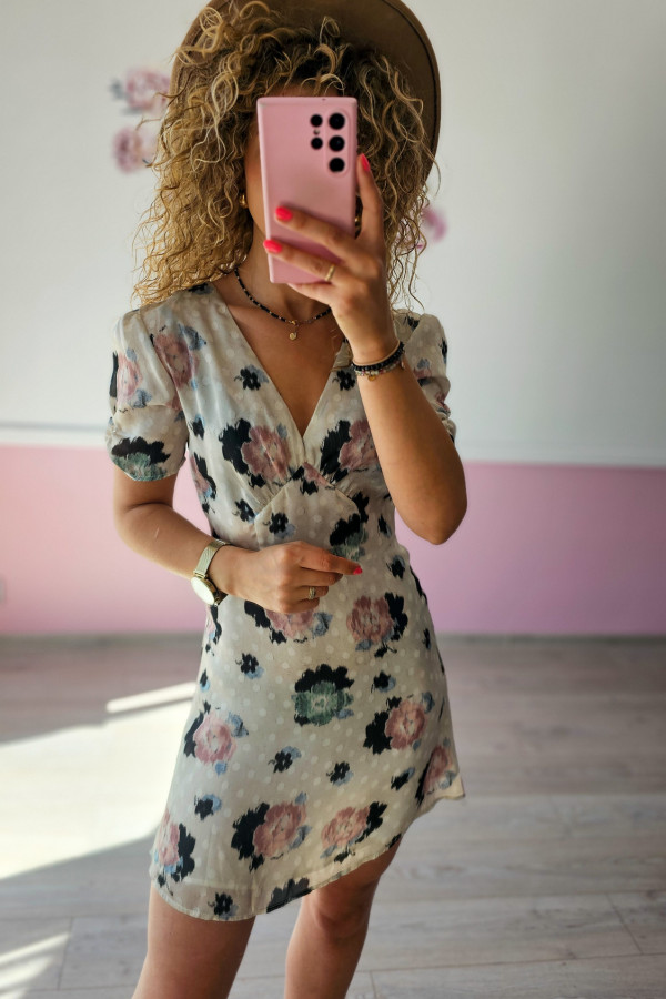 Sukienka mini w kwiaty 4