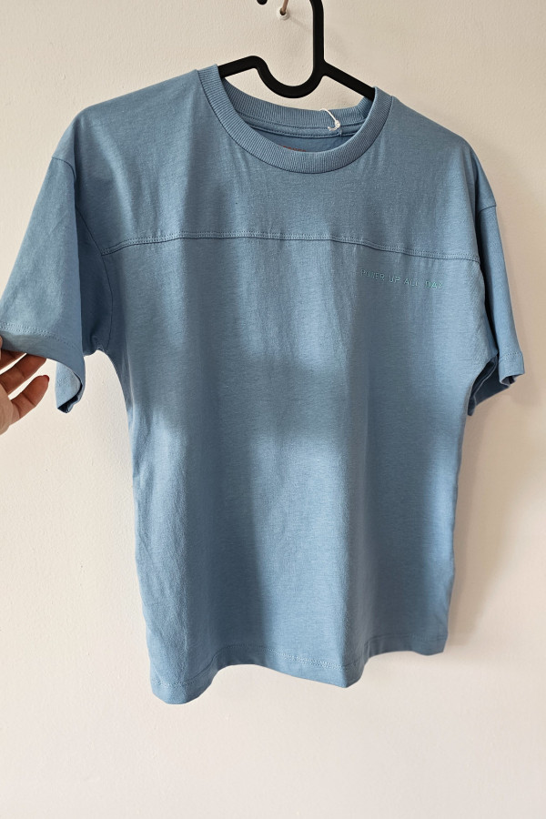 Niebieski t-shirt