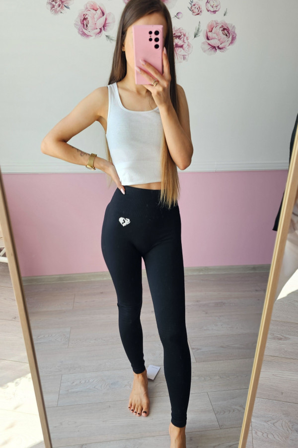 Czarne legginsy z serduszkiem 1
