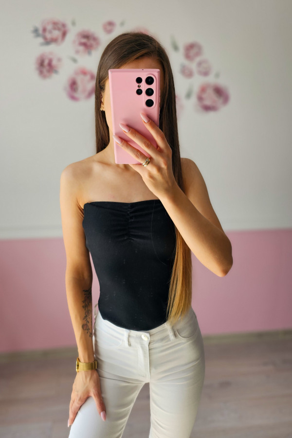 Body z odkrytymi ramionami