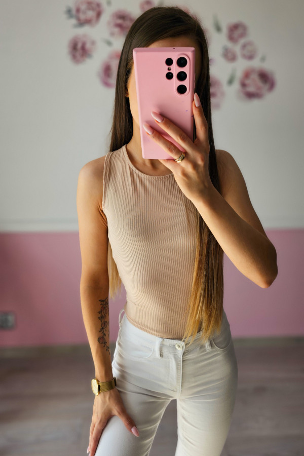 Body z odkrytymi plecami
