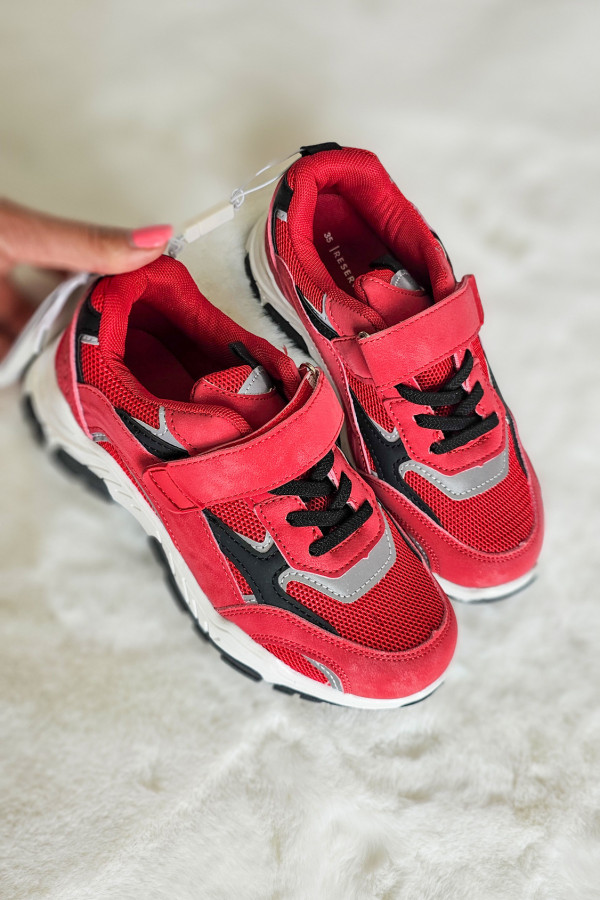 Czerwone sneakersy chłopięce