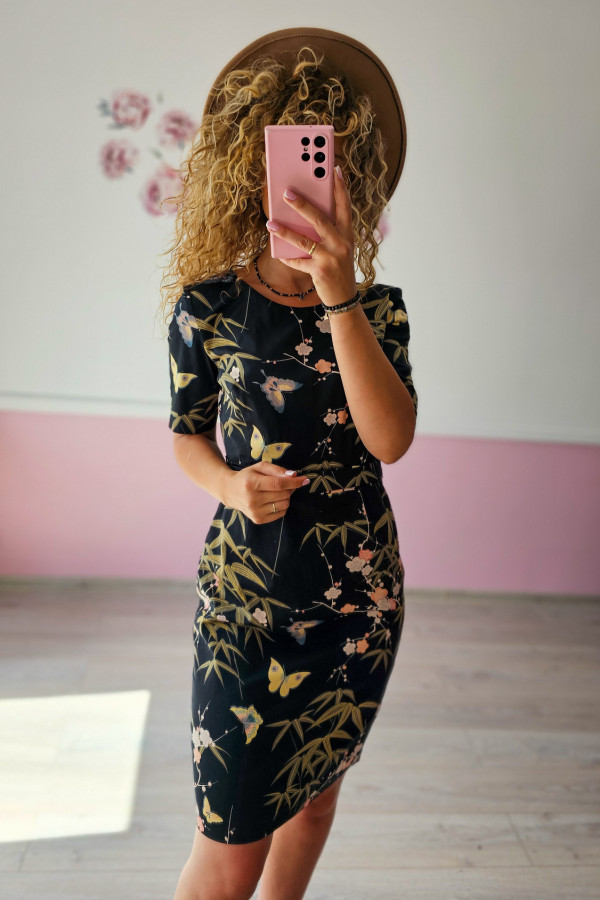 Dopasowana sukienka w kwiaty