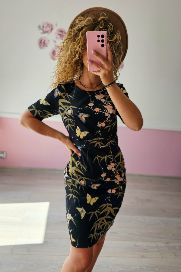 Dopasowana sukienka w kwiaty 1