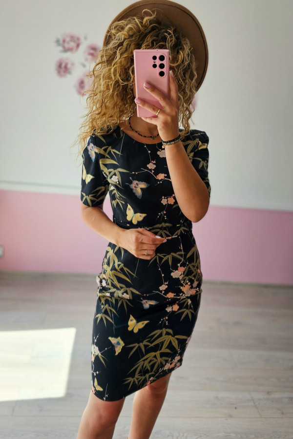 Dopasowana sukienka w kwiaty 2