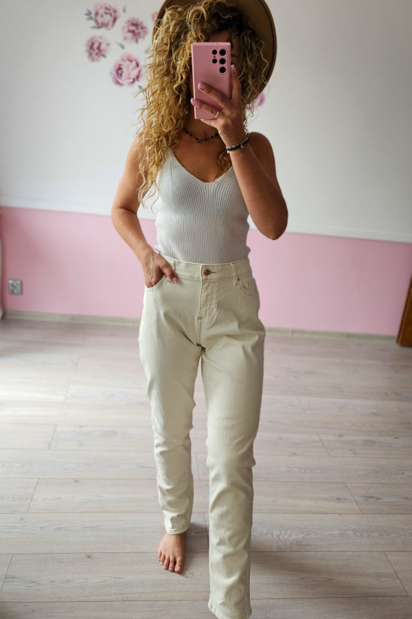 Spodnie jeansowe z wysokim stanem 1