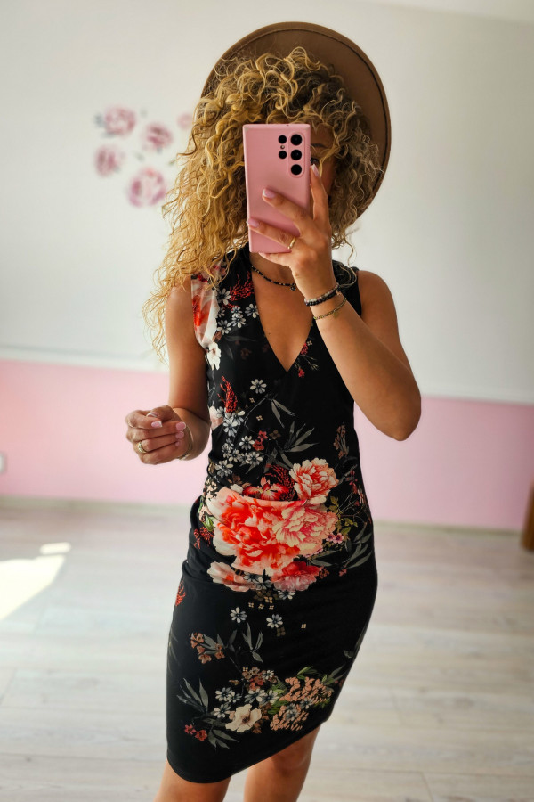 Czarna sukienka w kwiaty 1