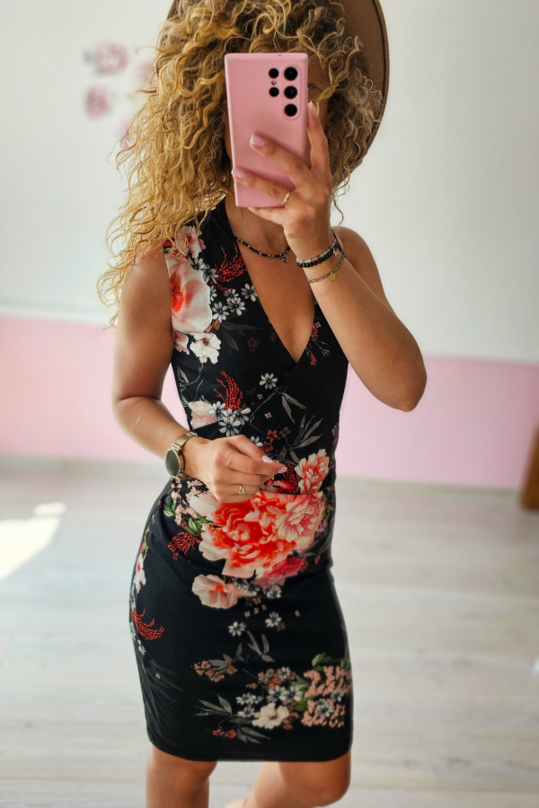 Czarna sukienka w kwiaty 2