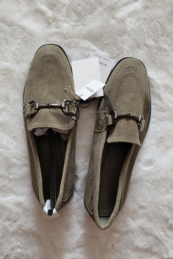 Zamszowe loafersy skórzane Reserved 3
