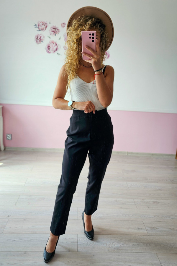 Czarne spodnie typu jogger Reserved