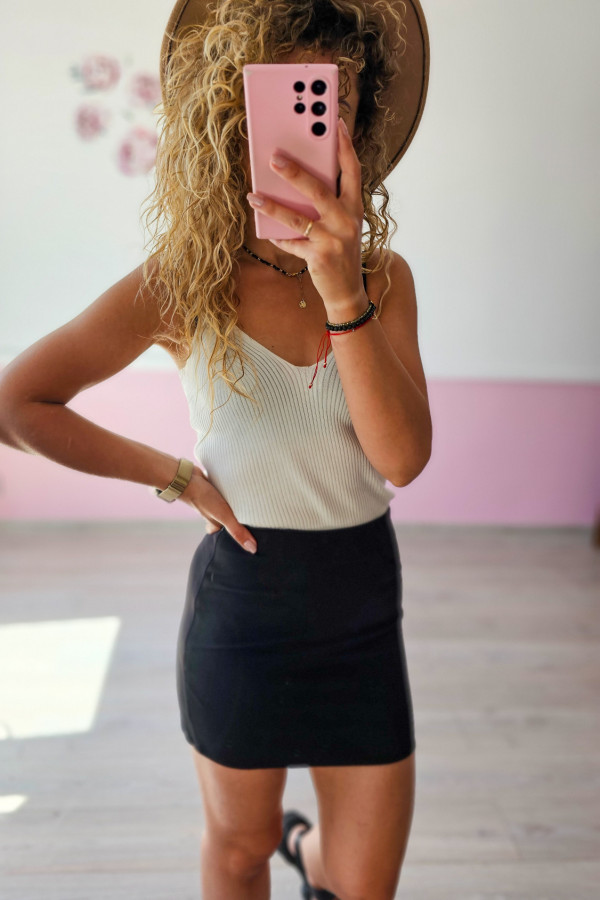 Czarna spódniczka mini 1
