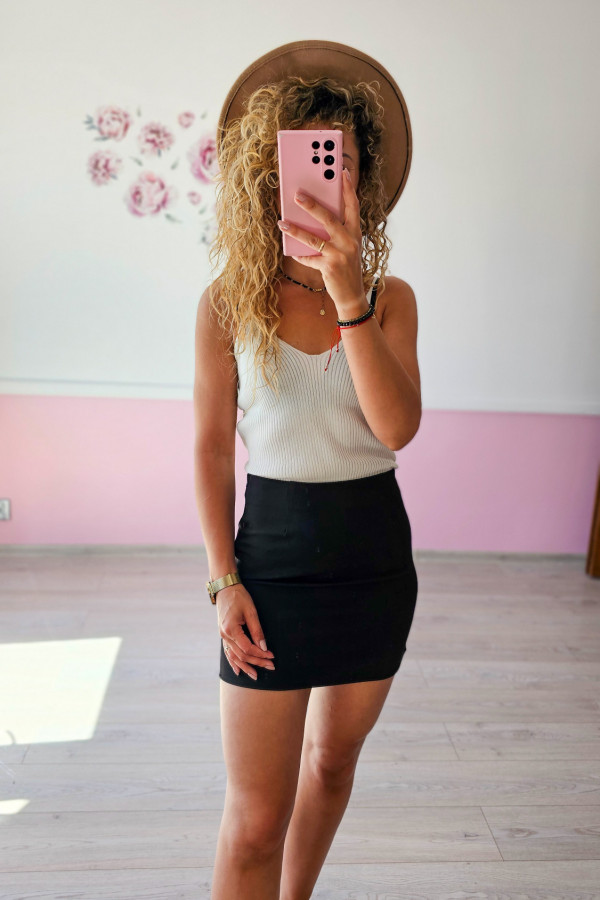 Czarna spódniczka mini 2