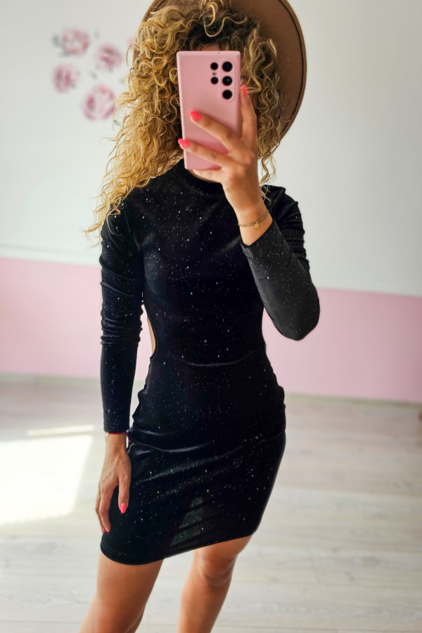 Welurowa sukienka z odkrytymi plecami 1