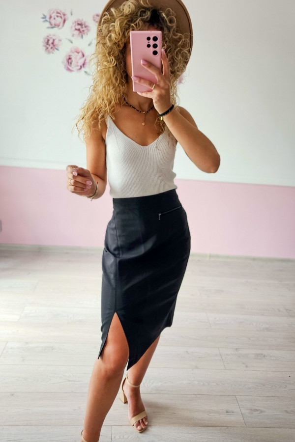Elegancka spódnica ołówkowa z rozcięciem – klasyczna czerń 3