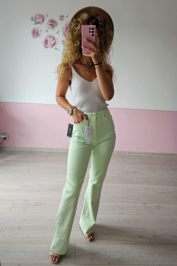 Miętowe Jeansy z Wysokim Stanem – Must-Have na Lato! NA-KD 3