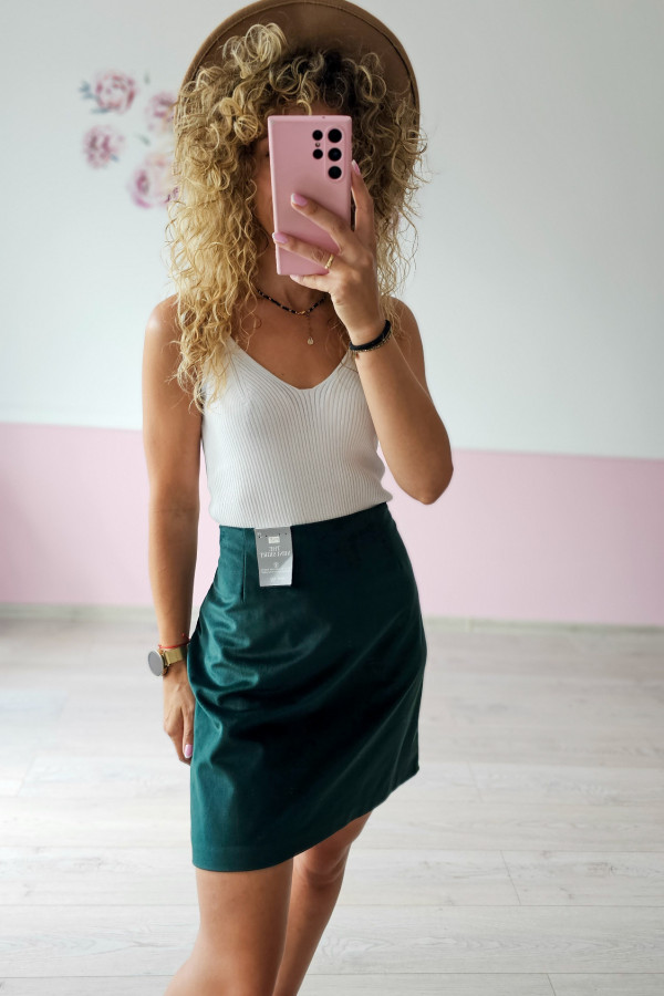 Spódnica mini w kolorze butelkowej zieleni 1