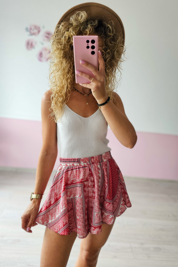 Czerwone szorty boho z orientalnym wzorem