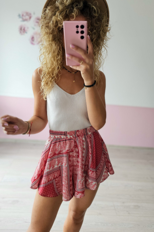 Czerwone szorty boho z orientalnym wzorem 1