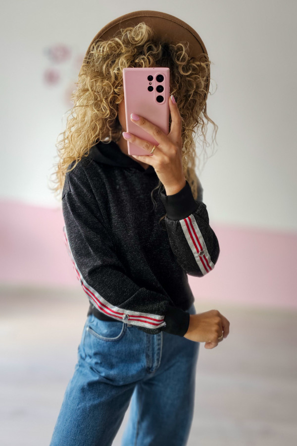 Czarna bluza z połyskiem i lampasami GUESS 1