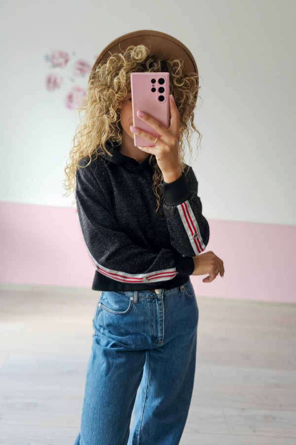Czarna bluza z połyskiem i lampasami GUESS 3