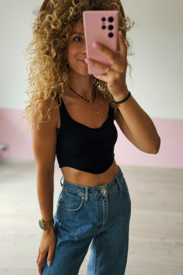 Crop top prążkowany – klasyczna czerń 1