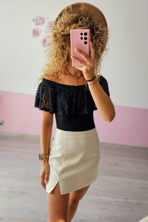 Body damskie z koronką – elegancja i kobiecość 1
