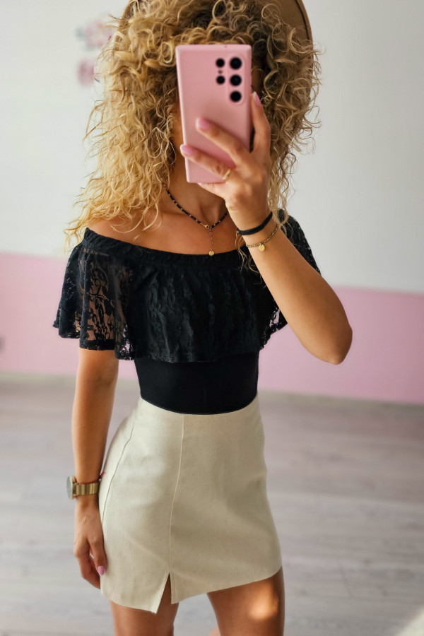 Body damskie z koronką – elegancja i kobiecość 2