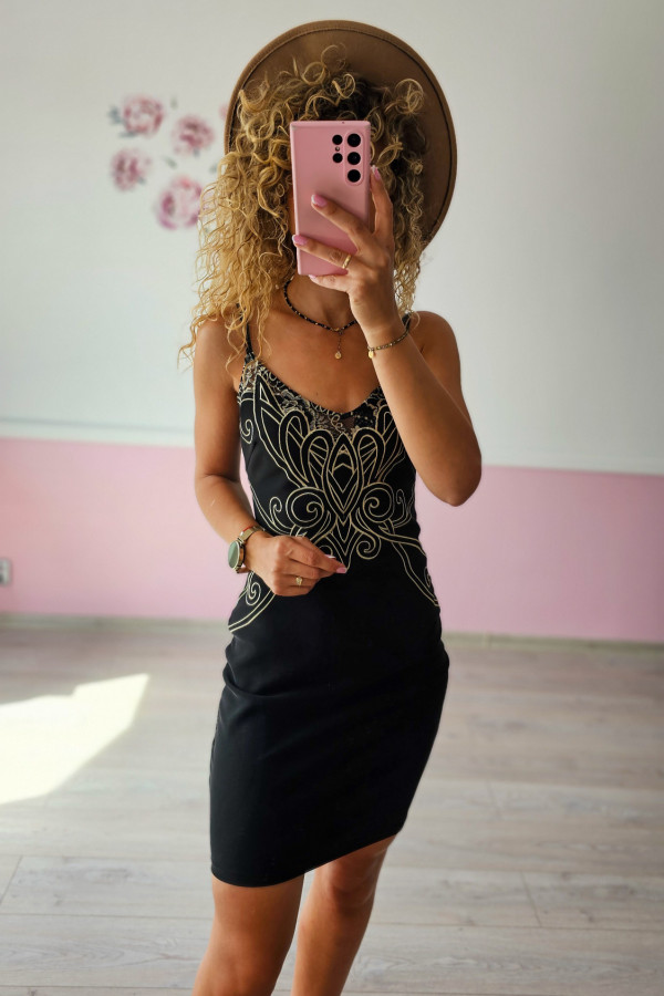 Sukienka wieczorowa z haftem – glamour z klasą S/M 1