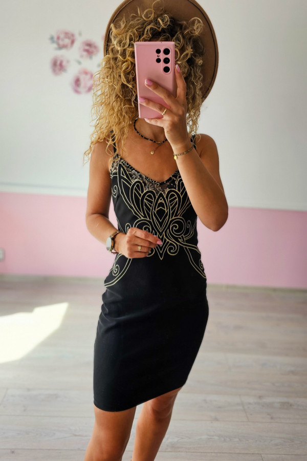 Sukienka wieczorowa z haftem – glamour z klasą S/M 2