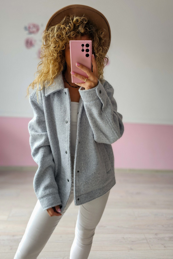 Szara kurtka damska o kroju oversize Reserved 3