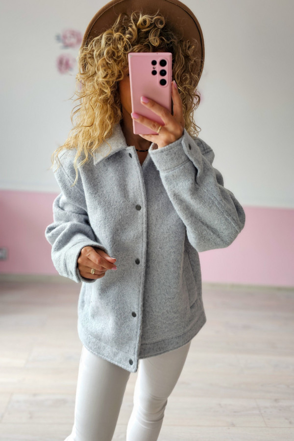 Szara kurtka damska o kroju oversize Reserved 4