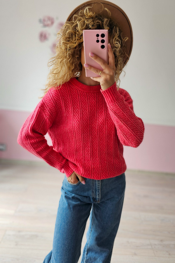 Różowy sweter o grubym splocie 2