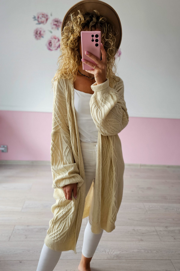 Długi kardigan w warkoczowy splot – kremowy sweter oversize 3