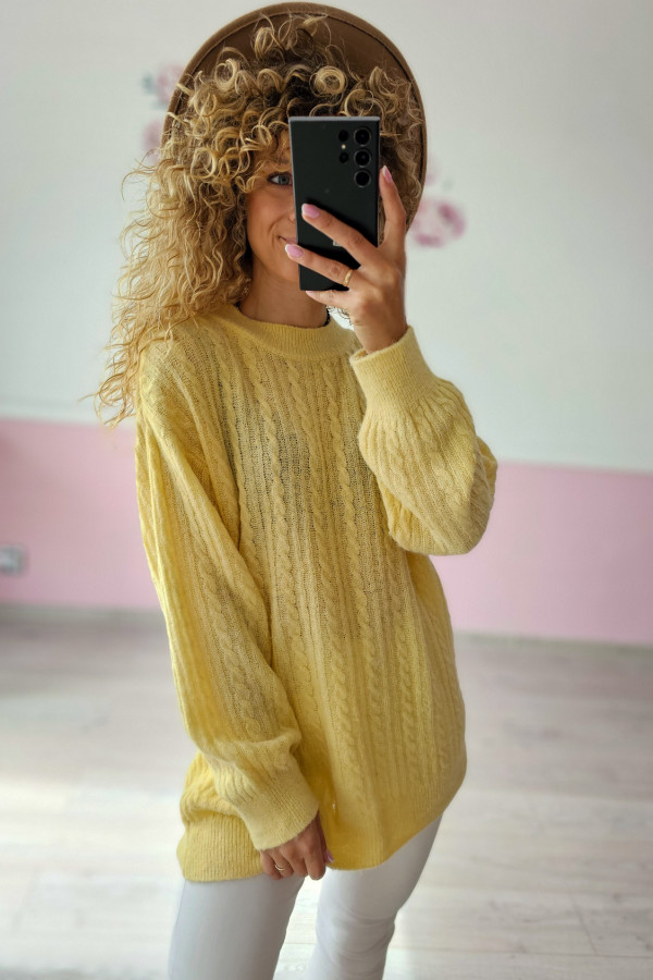 Sweter damski oversize – żółty, z warkoczowym splotem 1