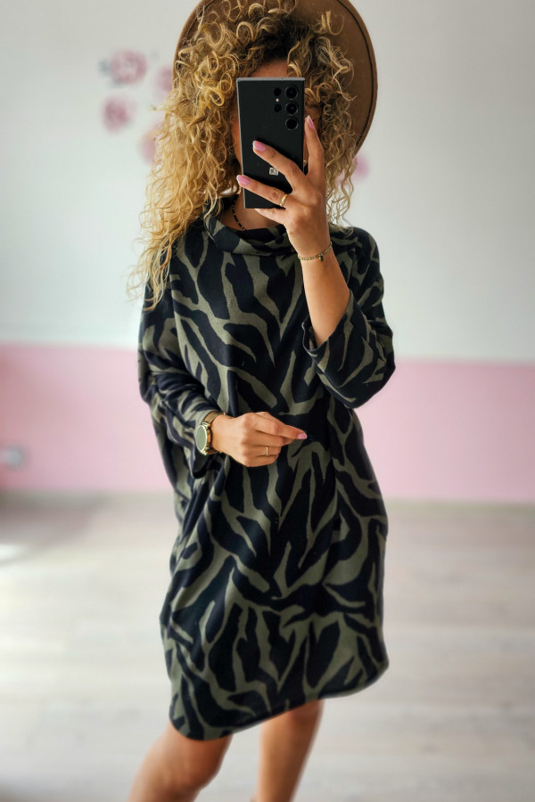 Sukienka oversize w odważny wzór tygrysich pasów 1