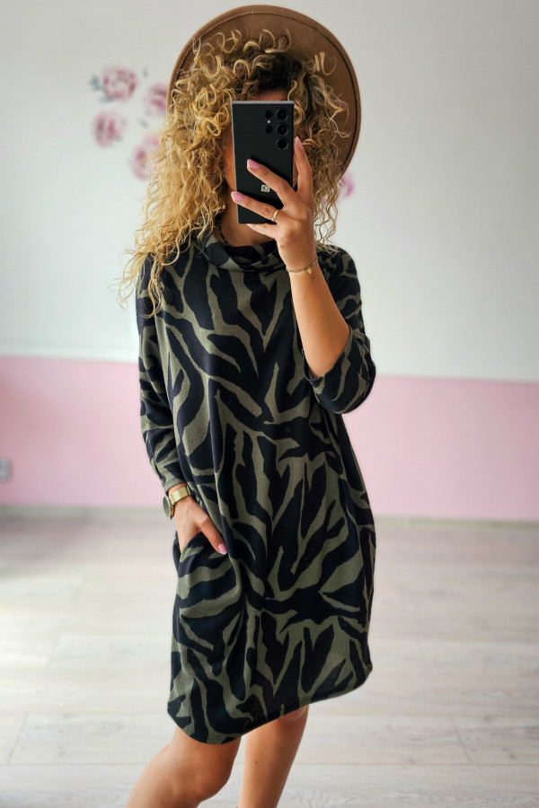 Sukienka oversize w odważny wzór tygrysich pasów 2
