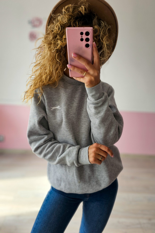 Szara bluza sportowa z haftem 2