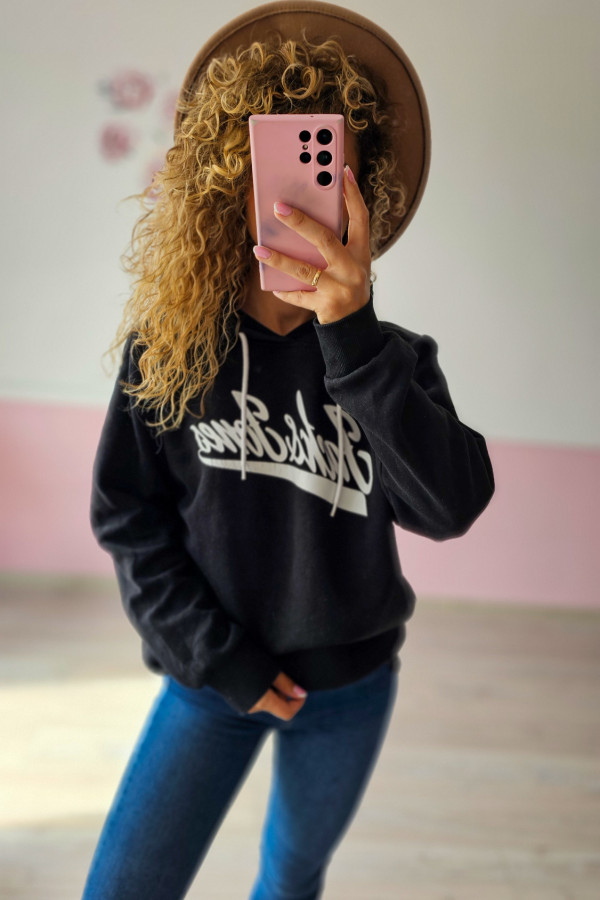 Czarna bluza z napisem 1