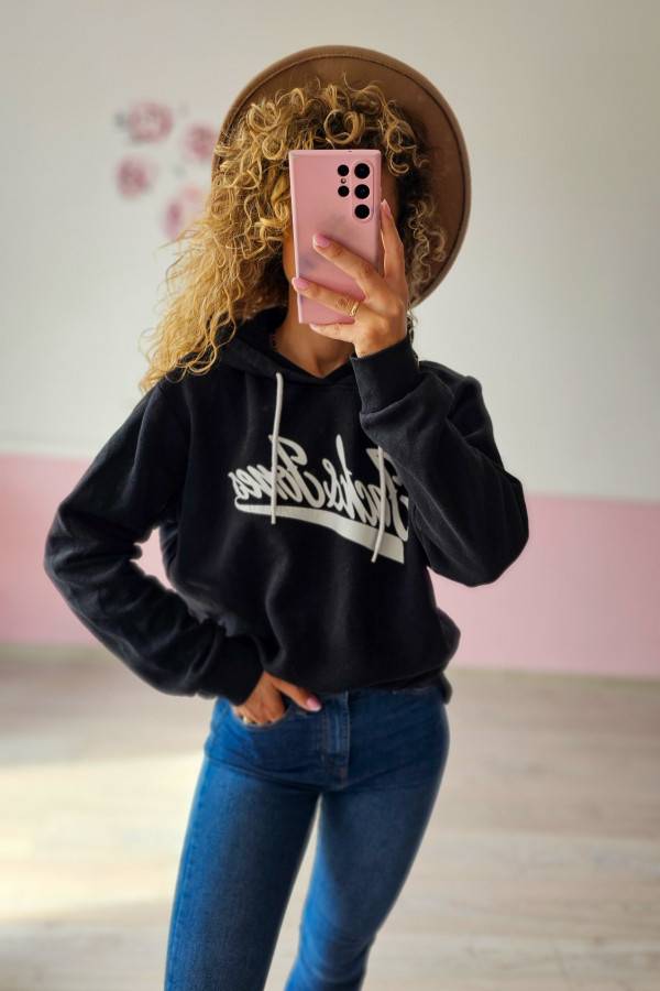 Czarna bluza z napisem