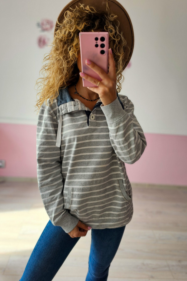 Bluza damska w paski z kołnierzem – casualowy styl i wygoda