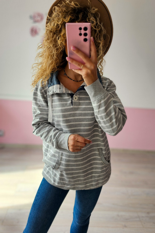 Bluza damska w paski z kołnierzem – casualowy styl i wygoda 1