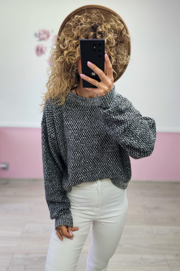 Sweter w kolorze szarym z luźnym krojem