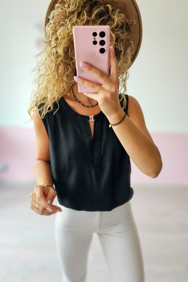 Czarna bluzka bez rękawów z ozdobnym wycięciem 2