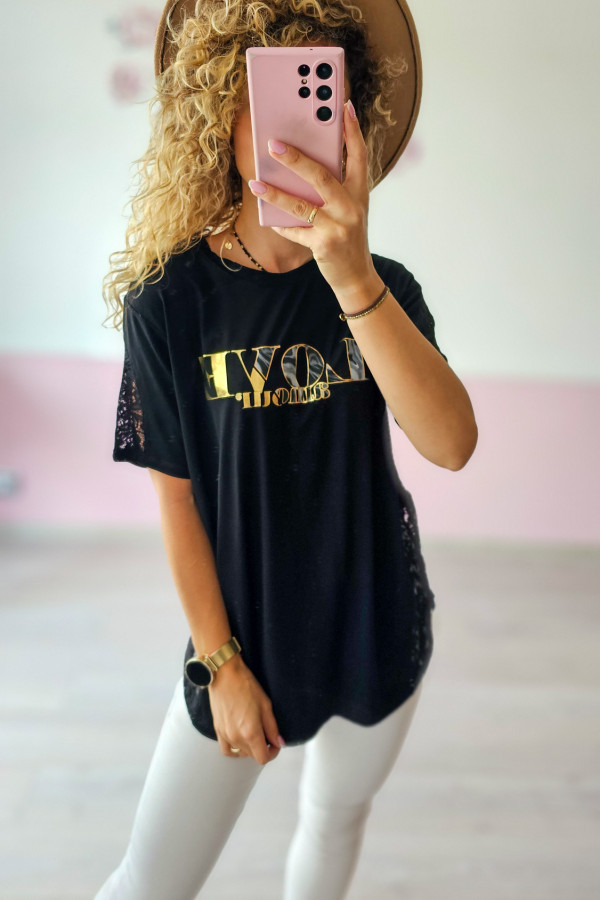Czarna bluzka z napisem "LOVE" i koronką po bokach 1