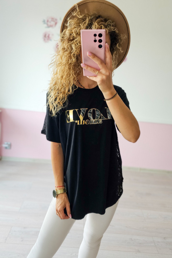 Czarna bluzka z napisem "LOVE" i koronką po bokach