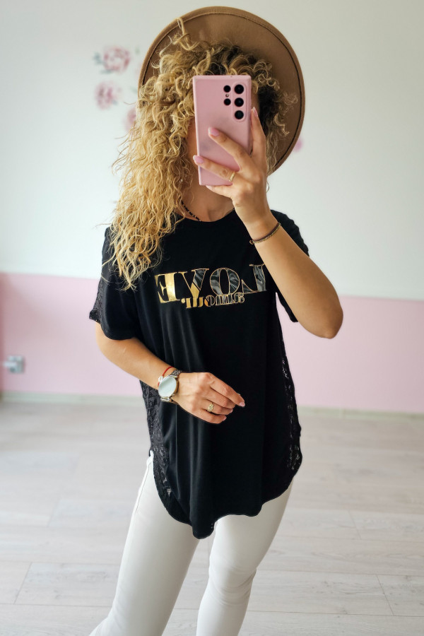 Czarna bluzka z napisem "LOVE" i koronką po bokach 3