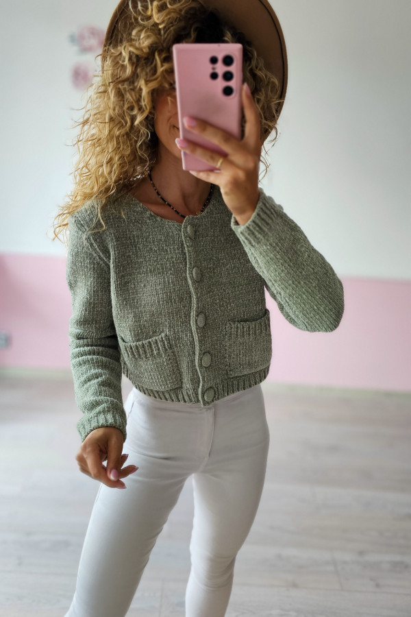 Sweter zapinany na guziki z kieszeniami 1