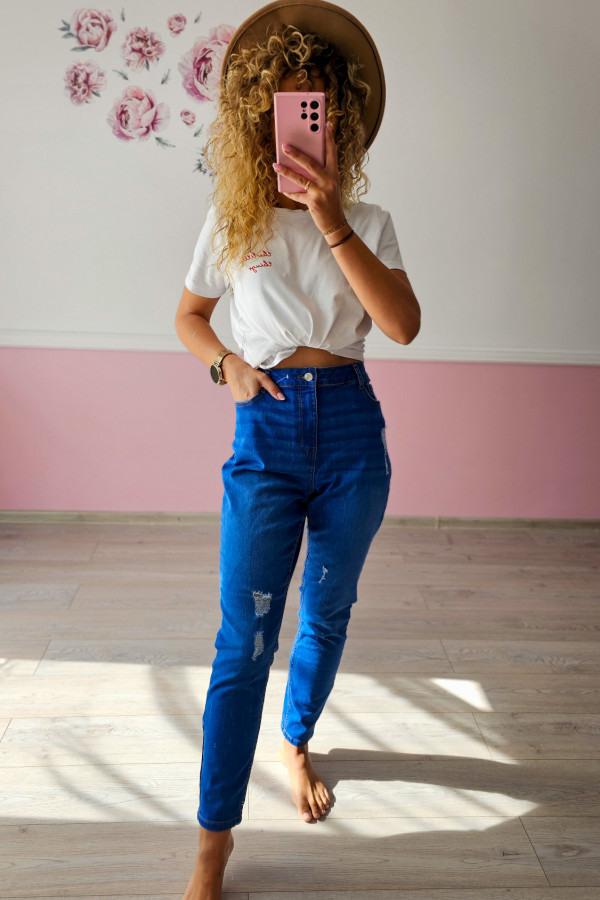 Jeansy z przetarciami
