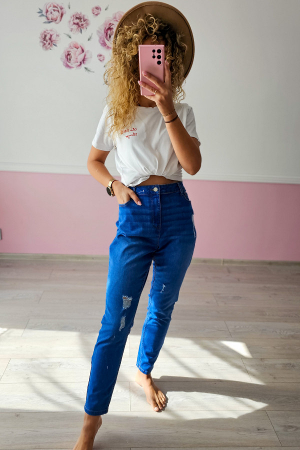 Jeansy z przetarciami 3
