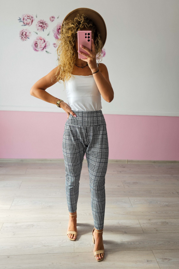 Spodnie w kratę – slim fit 1